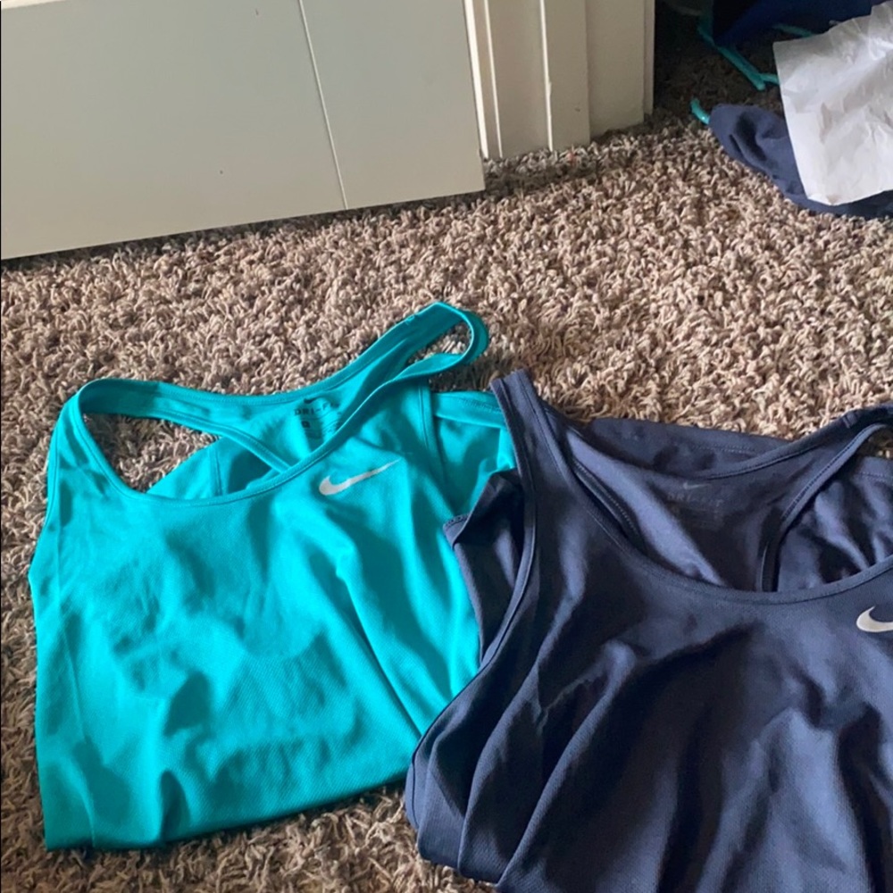 2 nike tank tops